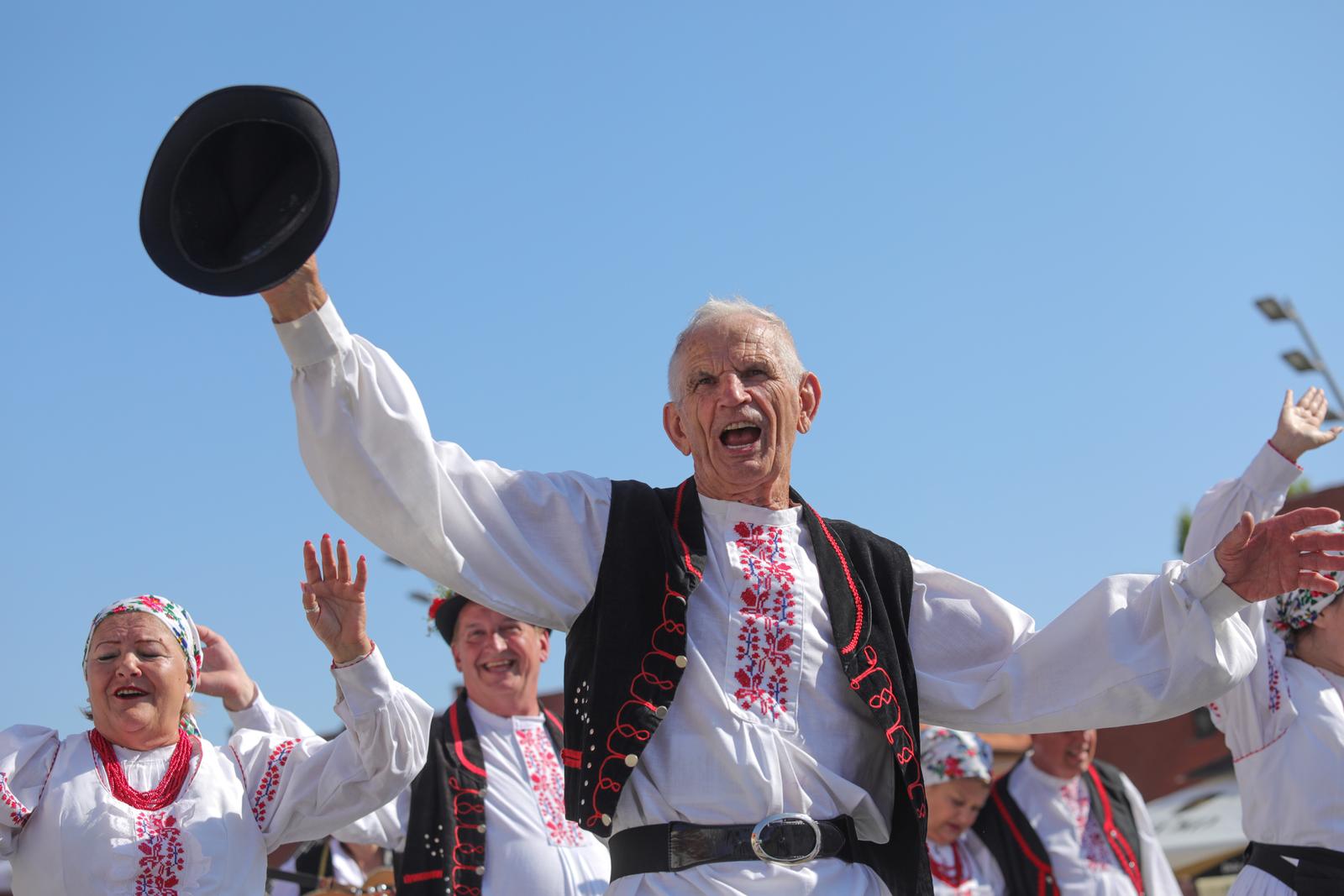 57. Đakovački vezovi