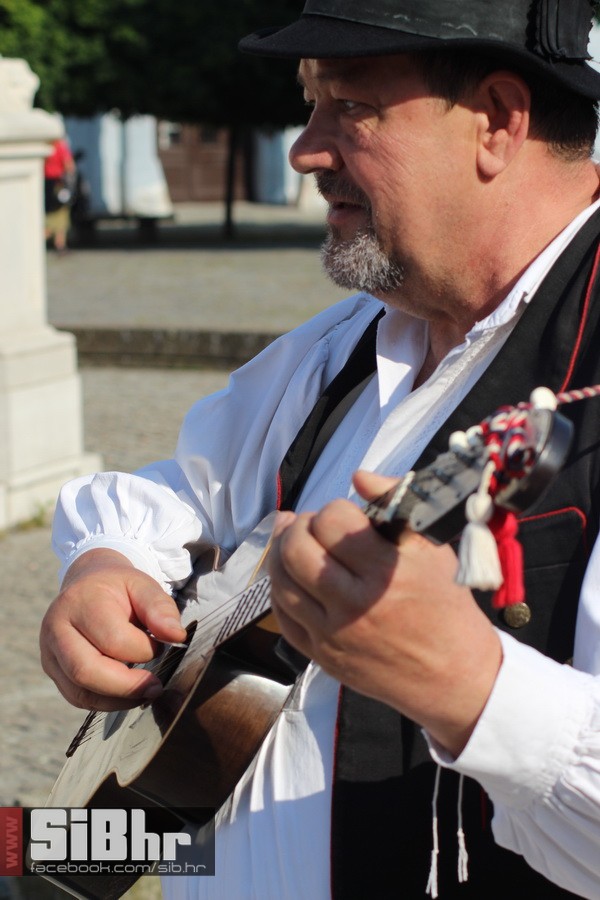 ana_rucner_Drmes_spot_SiBhr_47