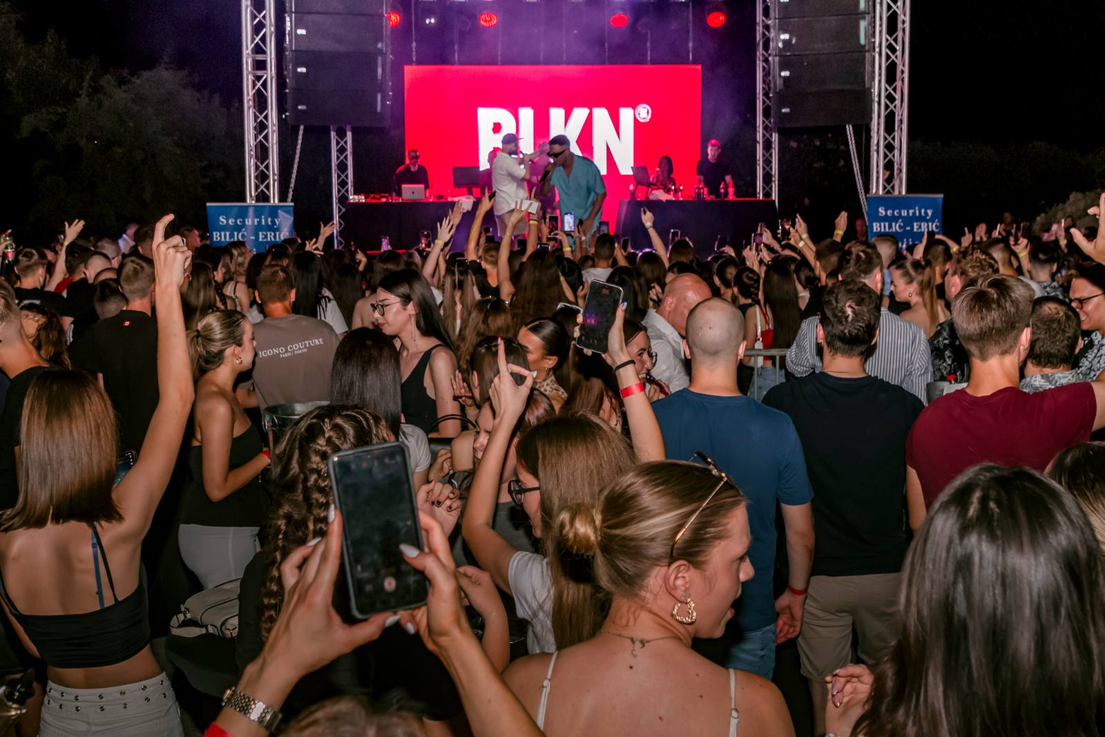 Trap zvijezda Relja održao koncert u osječkoj Tvrđi