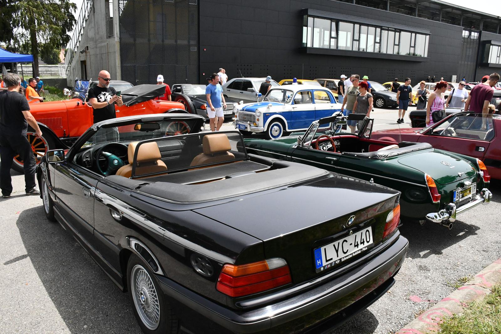 Fascinantna povijest na kotačima: Održan još jedan oldtimer susret u Slavonskom Brodu