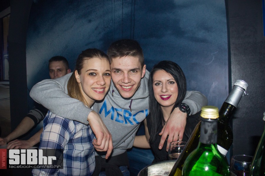 outside_striptiz_osijek_7
