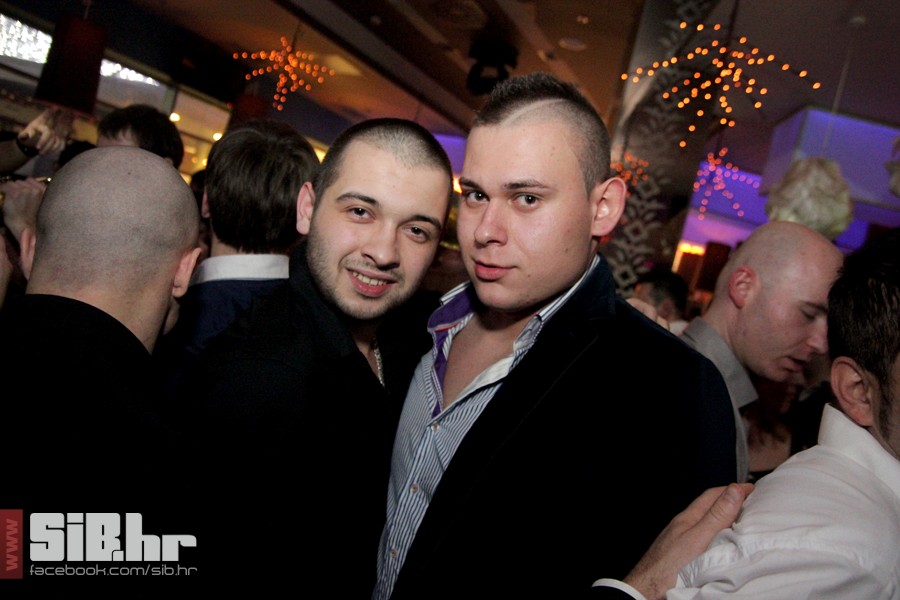 novagtrgkinolumiermediumlotus11 novagtrgkinolumiermediumlotus11