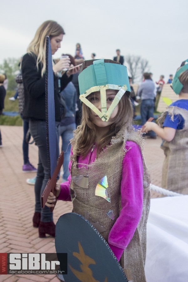 transgeneracijski_party_tvrdja_