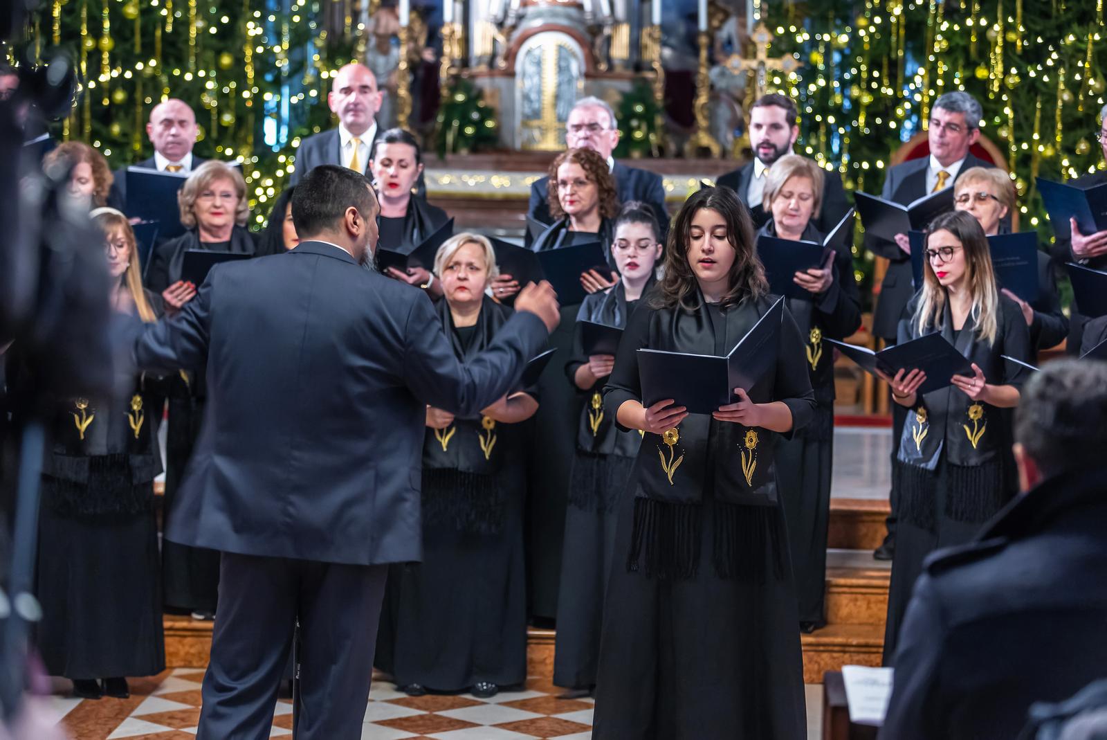 Božićni koncert zbora mladih Preslavnoga Imena Marijina 2024. Božićni koncert zbora mladih Preslavnoga Imena Marijina 2024.