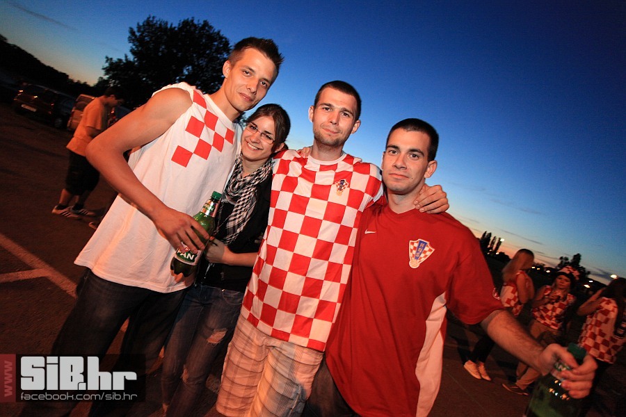 dc_party_14062012_sibhr_by_mban