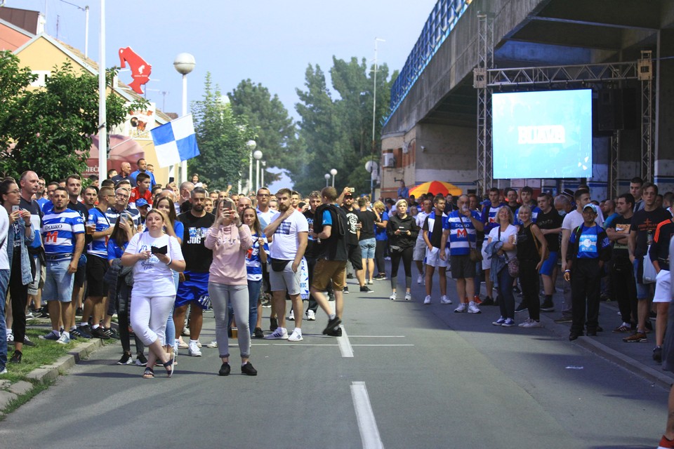 Atmosfera ispred stadiona Osijek – Lokomotiva