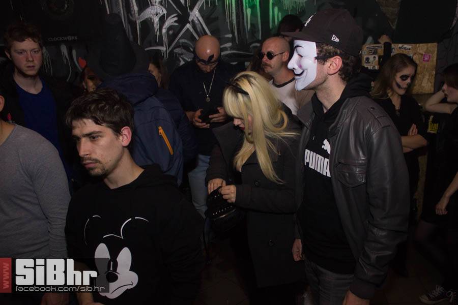 exit_halloween_9