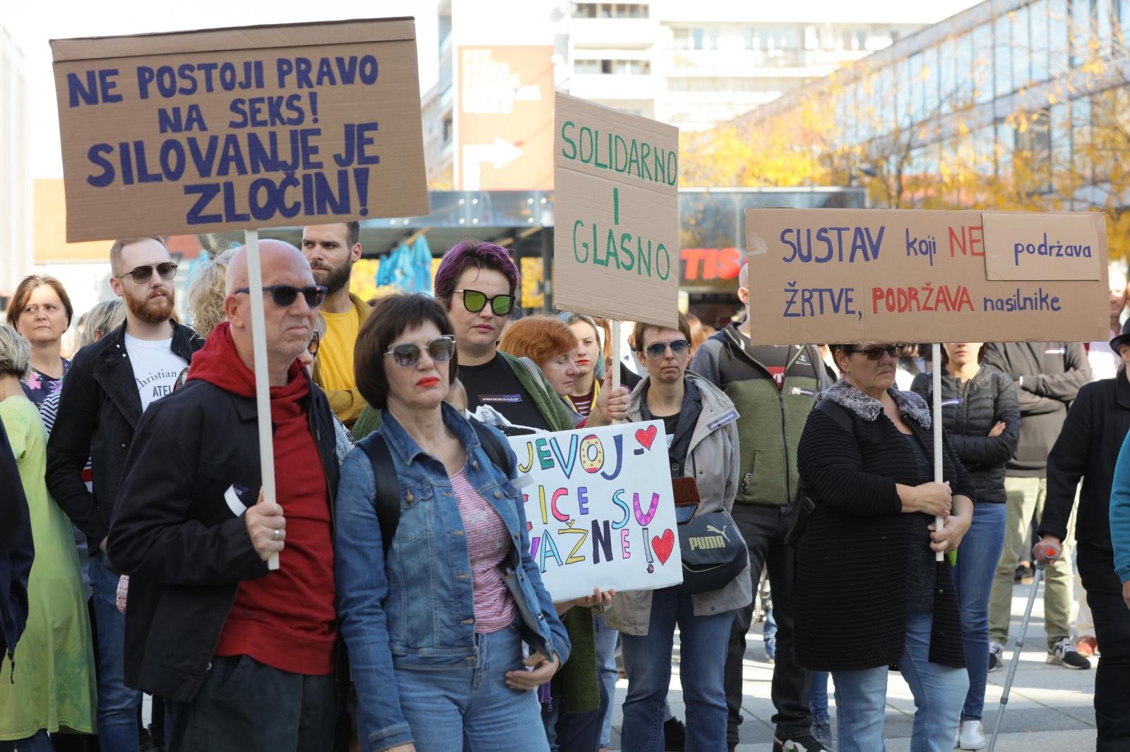 U Osijeku održan prosvjed “Pravda za djevojčice”
