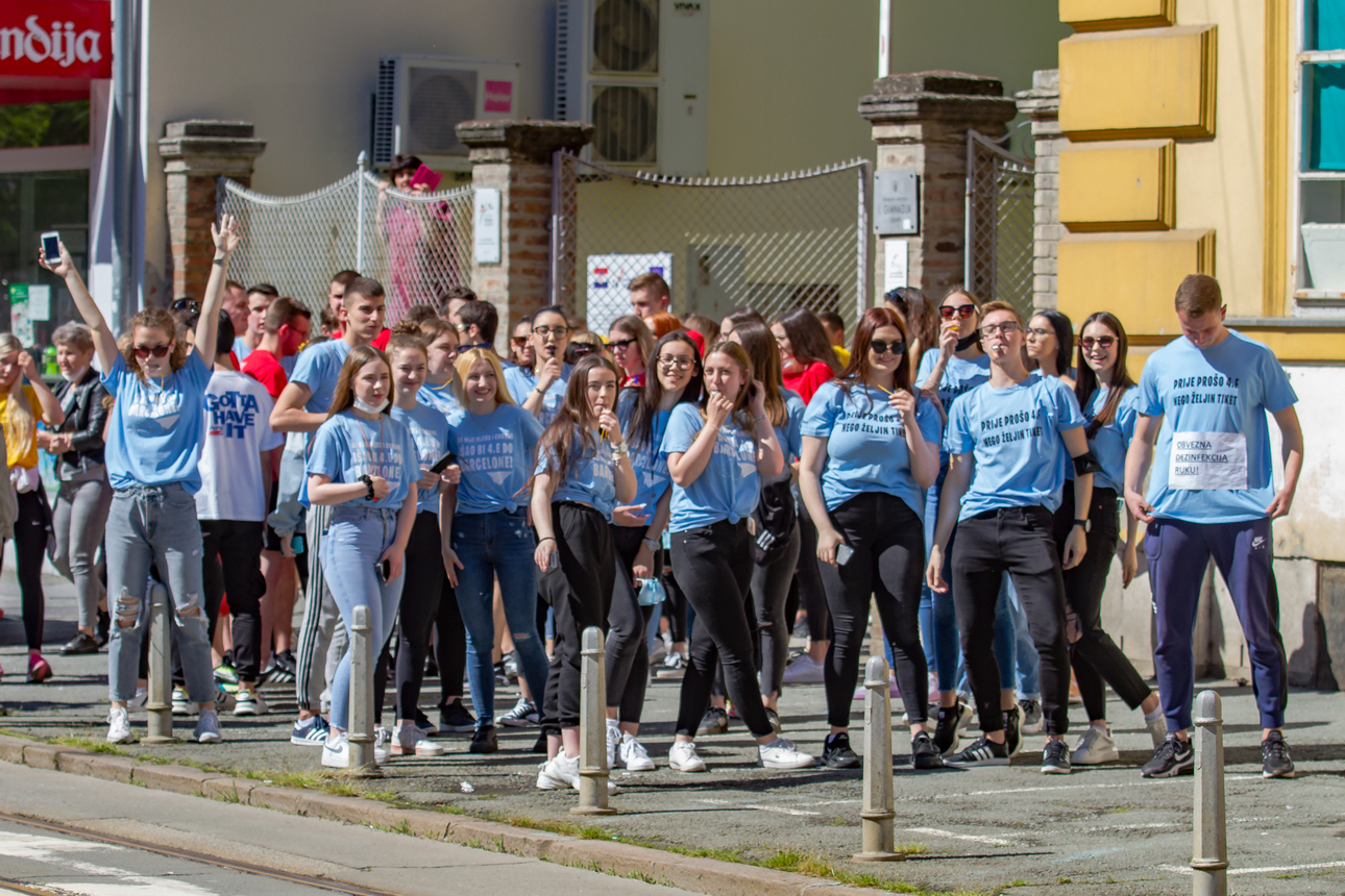 Maturanti slavili po Osijeku Maturanti slavili po Osijeku