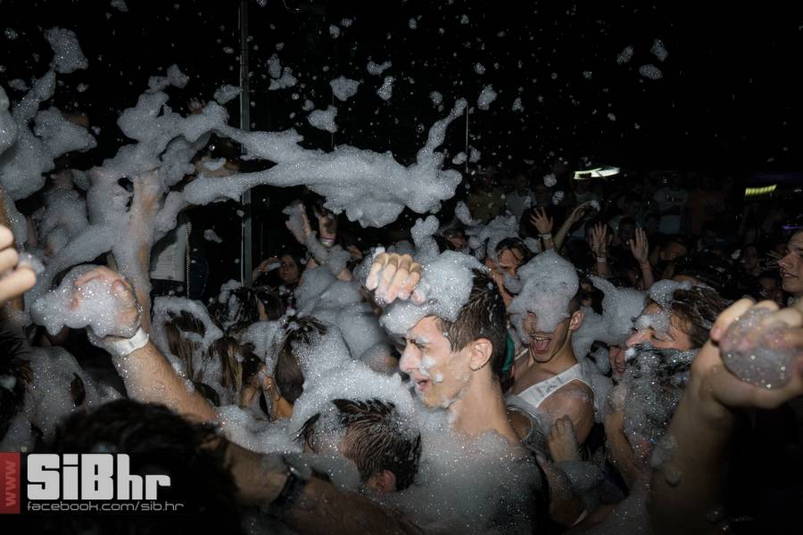 reunion_outside_12
