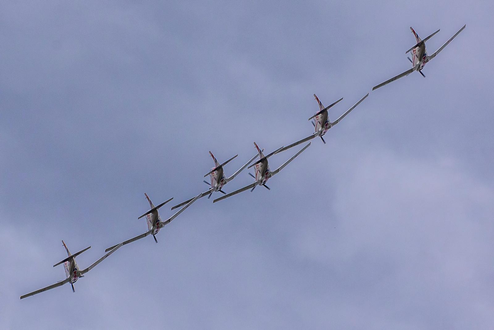 ”Krila Oluje” obilježila 18. rođendan letom iznad Osijeka ”Krila Oluje” obilježila 18. rođendan letom iznad Osijeka