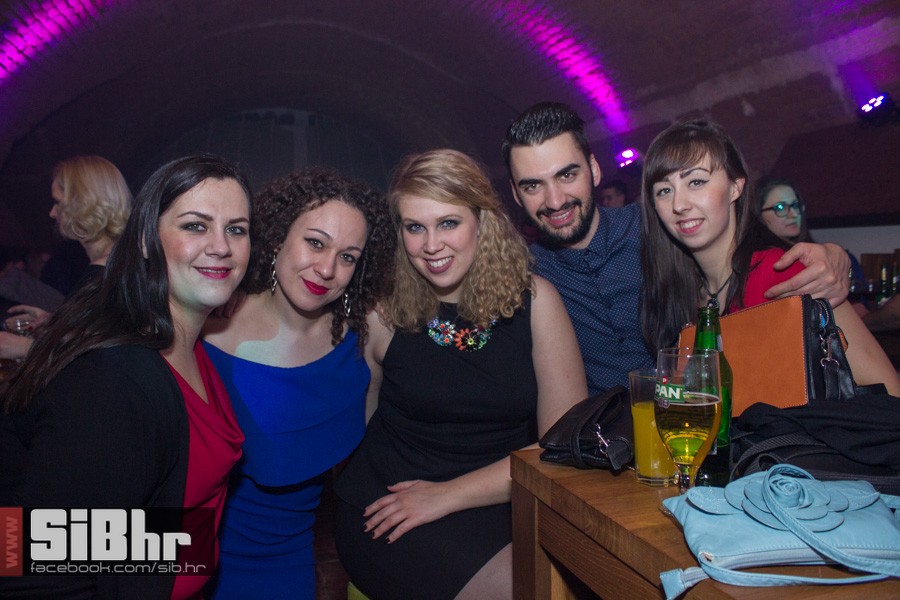 outside_striptiz_osijek_23