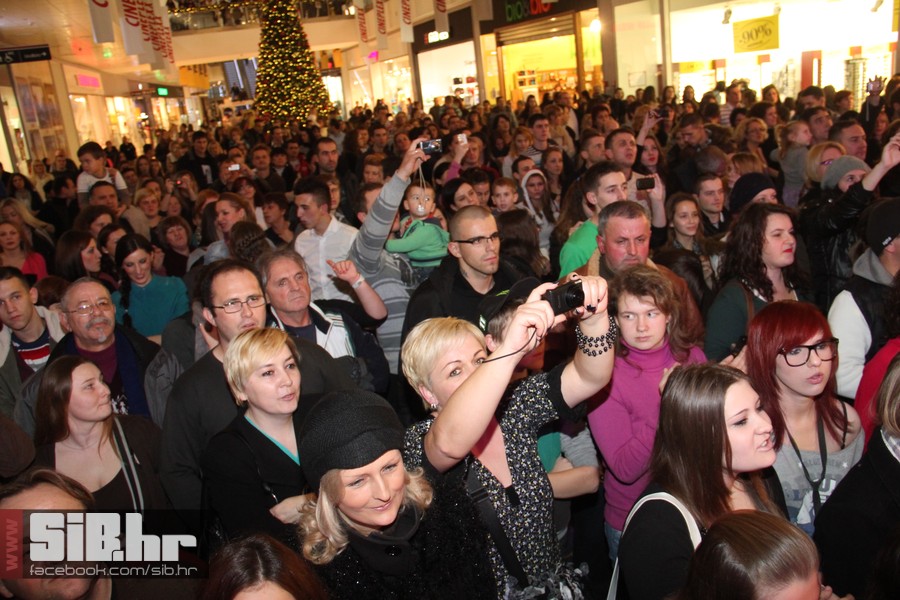 Colonia_AvenueMall_SiBhr_04 Colonia_AvenueMall_SiBhr_04