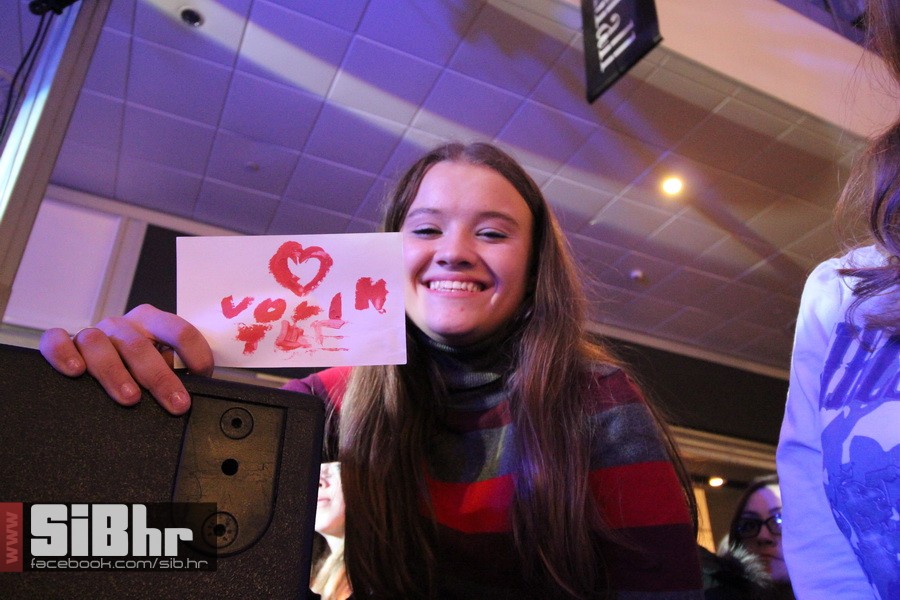 lana_i_colonia_Avenue_mall_27