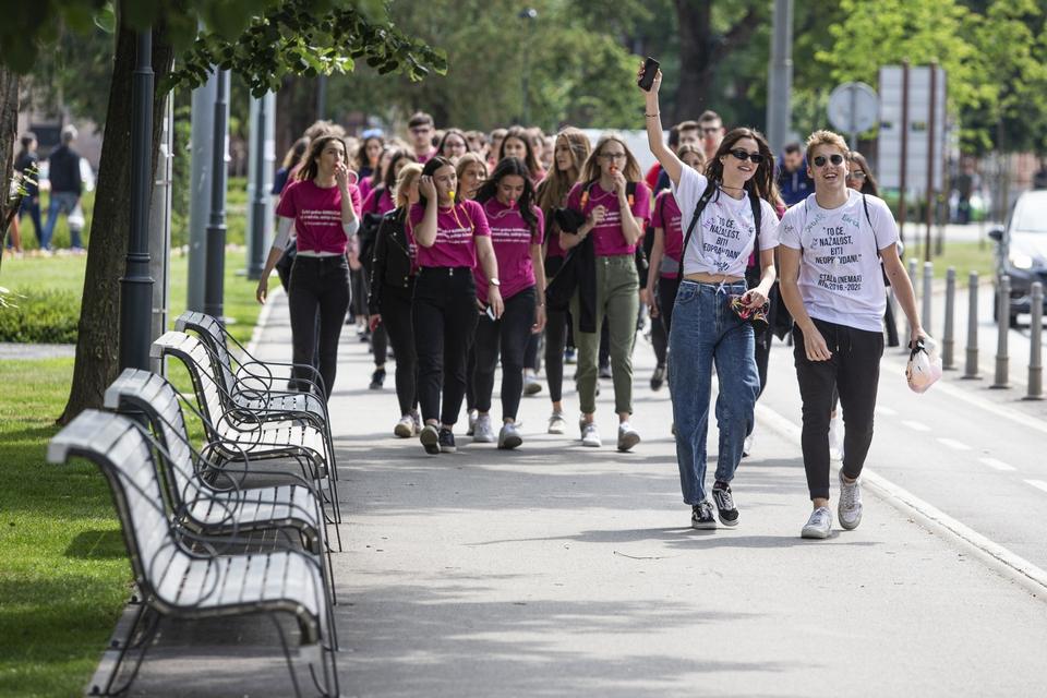 Započela spontana norijada osječkih maturanata