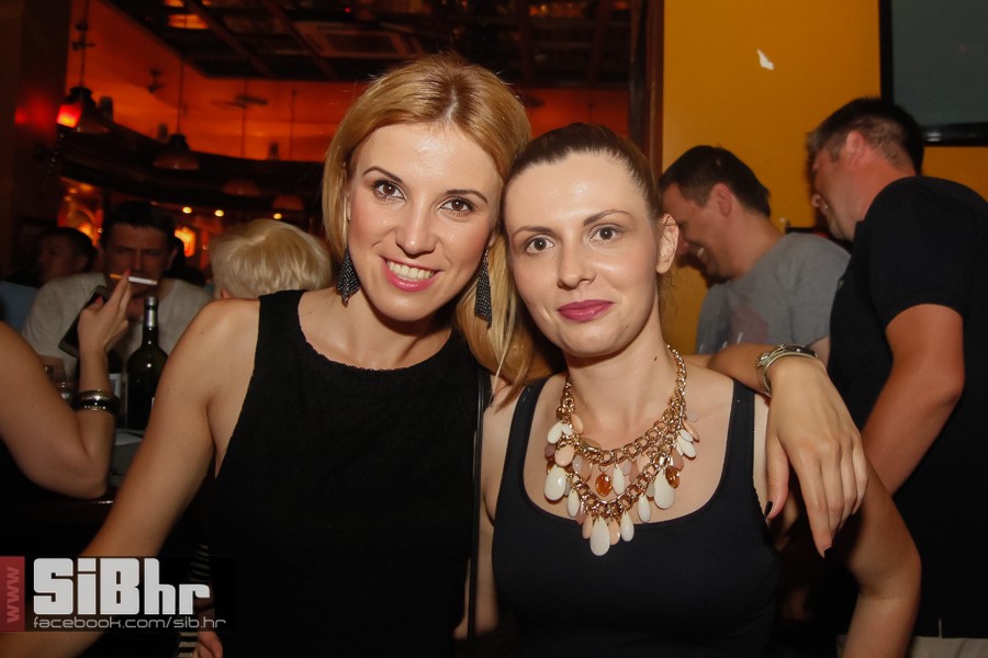 old_bridge_pub_night_life_3