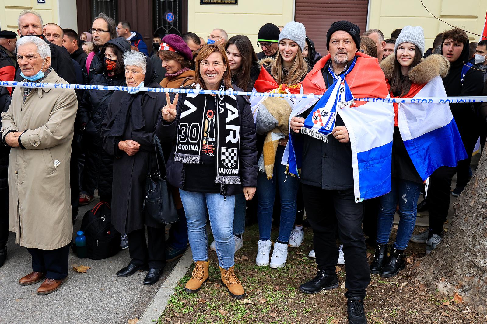 Deseci tisuća ljudi došlo u Vukovar odat počast gradu heroju