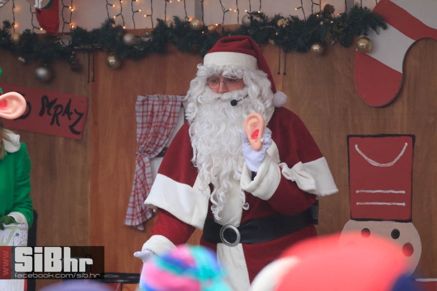 djed_mraz_kamion_osijek_bozic_1