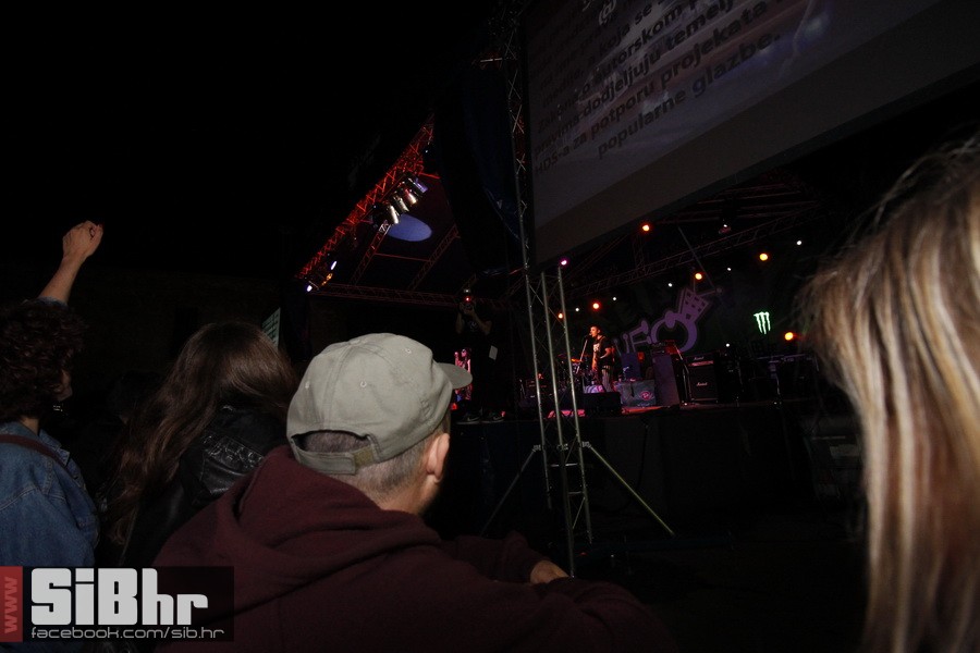 ufo_brkovi_zoran_100 ufo_brkovi_zoran_100