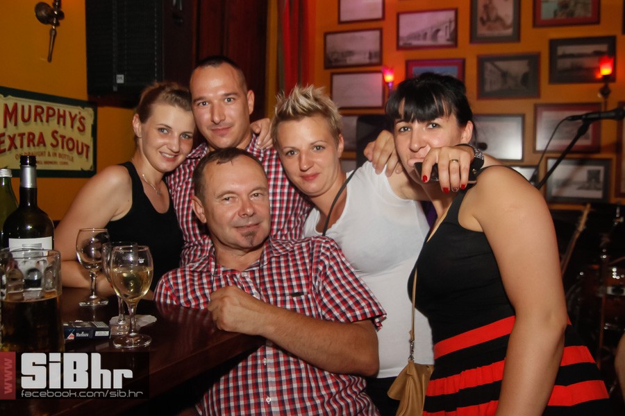 old_bridge_pub_night_life_5