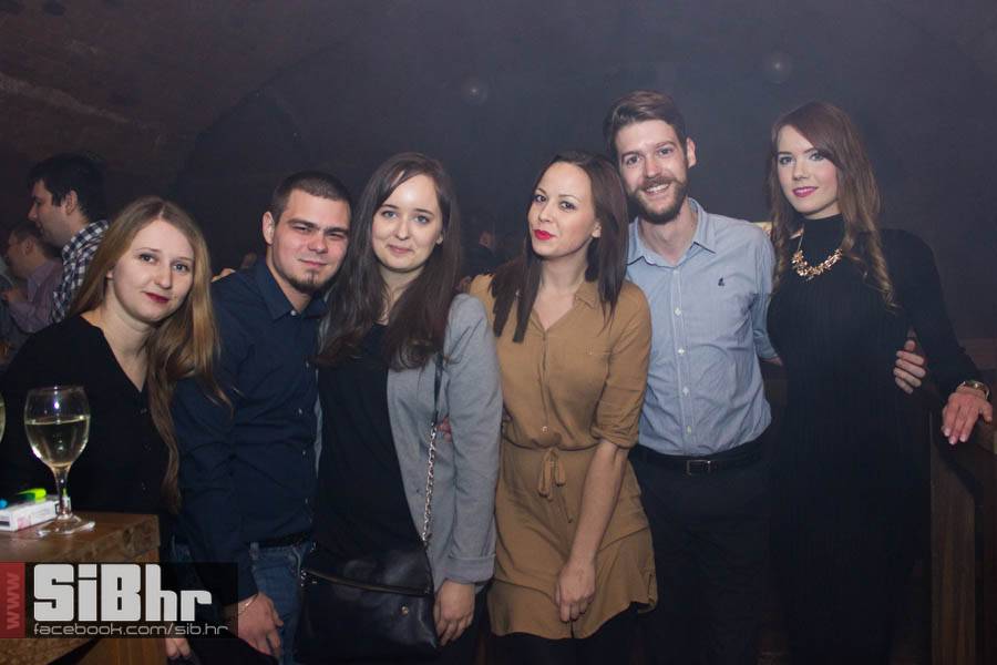Outside_badnjak_SiBhr_13