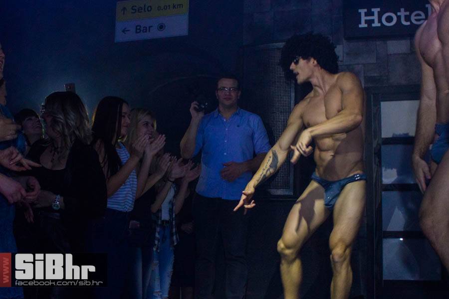 muski_striptiz_outside_SiBhr_7