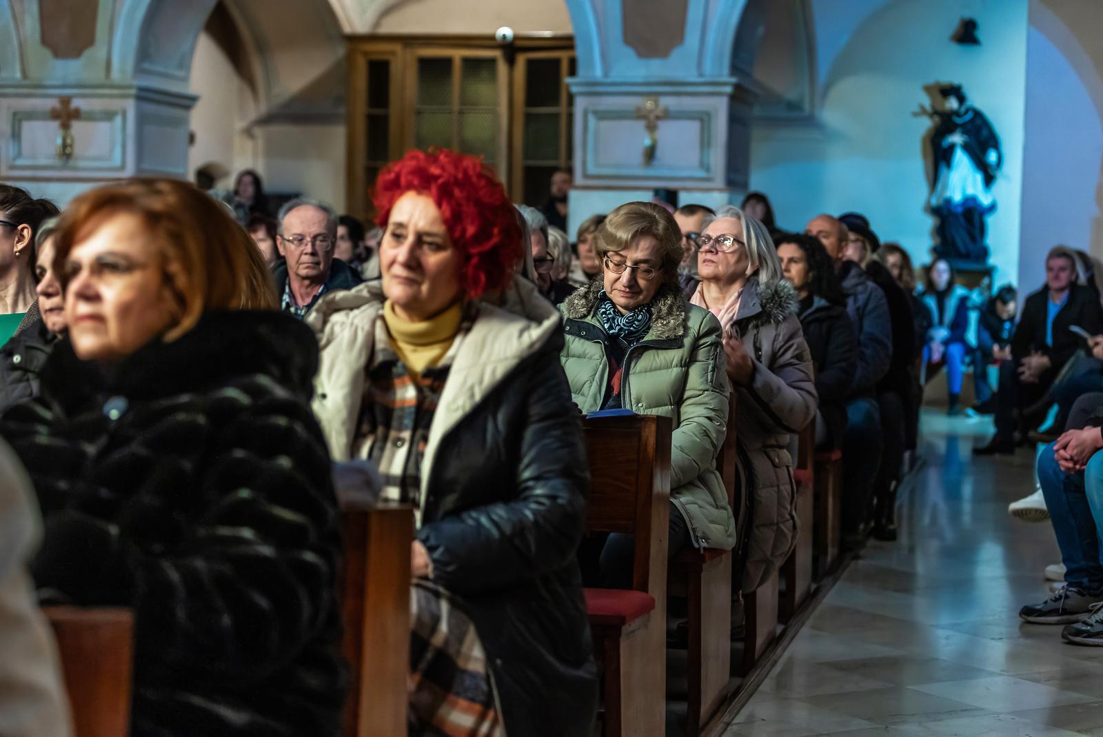 Božićni koncert zbora mladih Preslavnoga Imena Marijina 2024. Božićni koncert zbora mladih Preslavnoga Imena Marijina 2024.