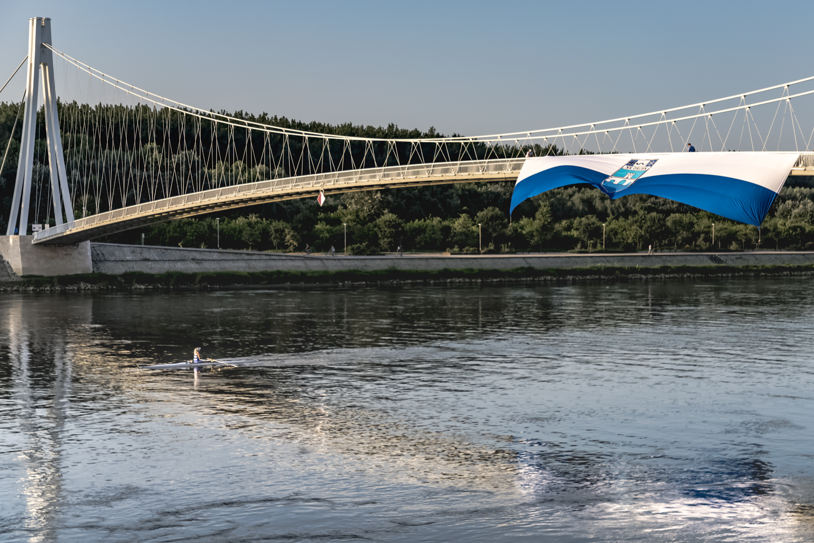 Zastava NK Osijek na mostu Zastava NK Osijek na mostu