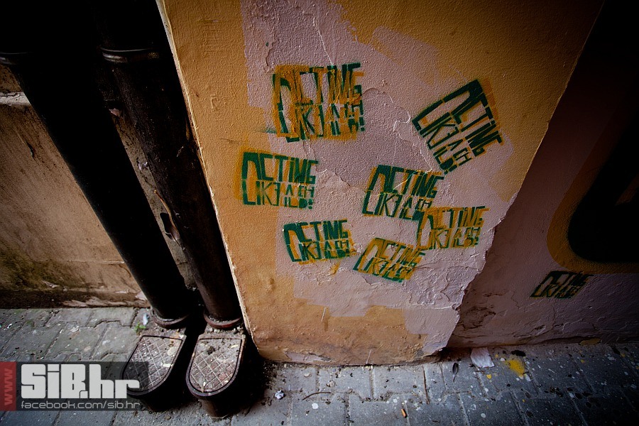 grafiti_prolaz_swan_pub_1207201