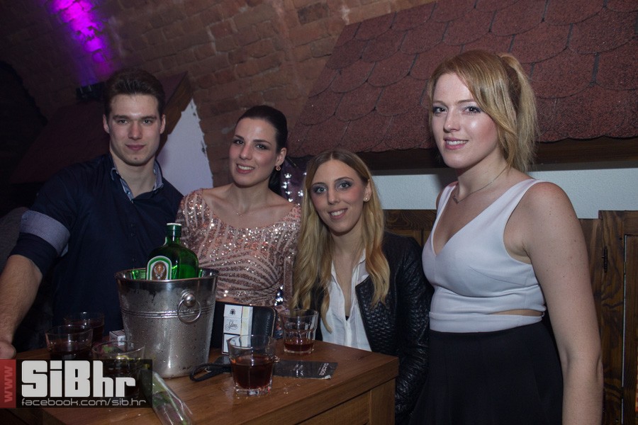 outside_striptiz_osijek_18