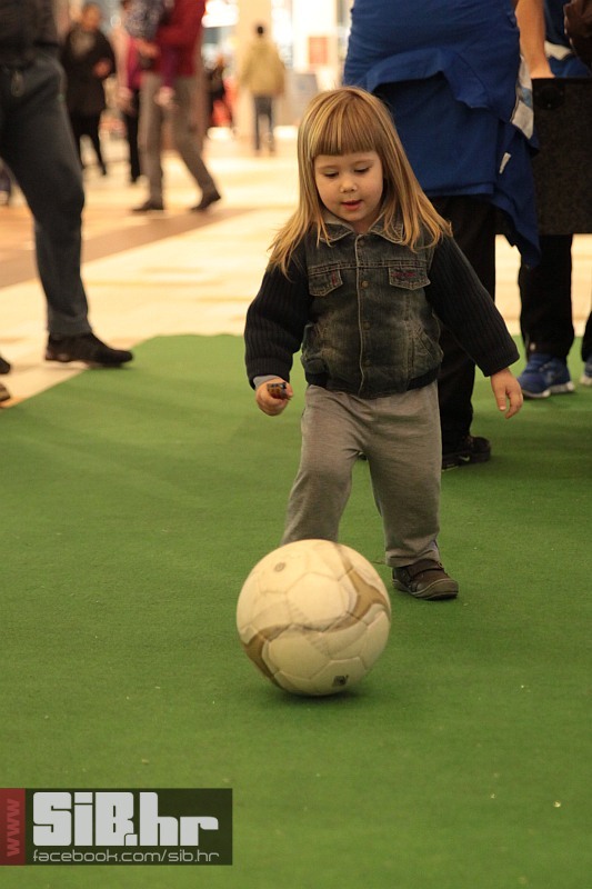 juniori_nkos_u_avenuemallu_2812 juniori_nkos_u_avenuemallu_2812