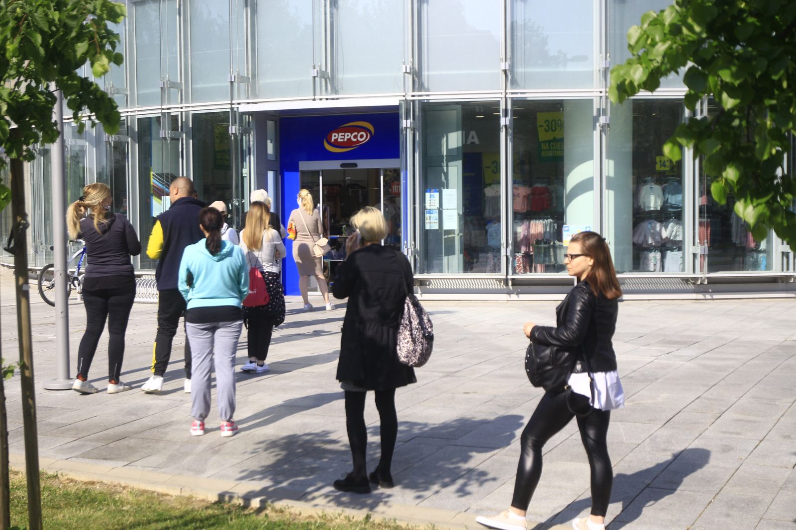 Nakon više od mjesec dana trgovine u centru grada otvorile vrata