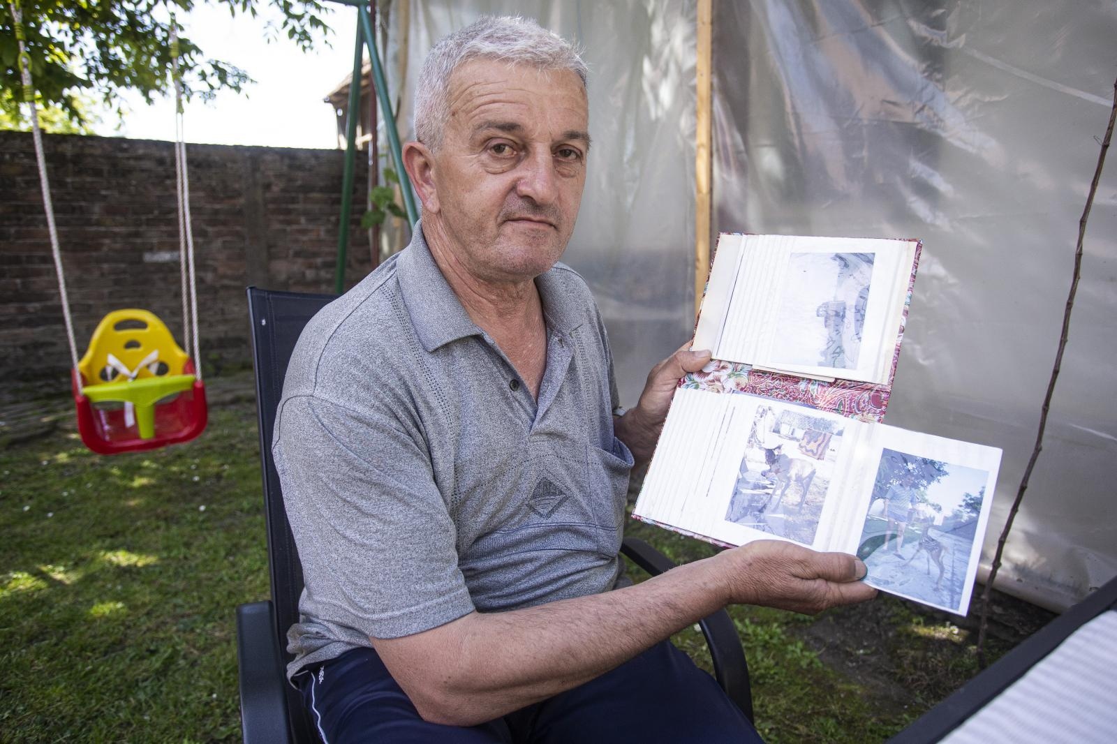 Kokoš ležala na pačjim jajima i sad pačići misle da im je ona mama
