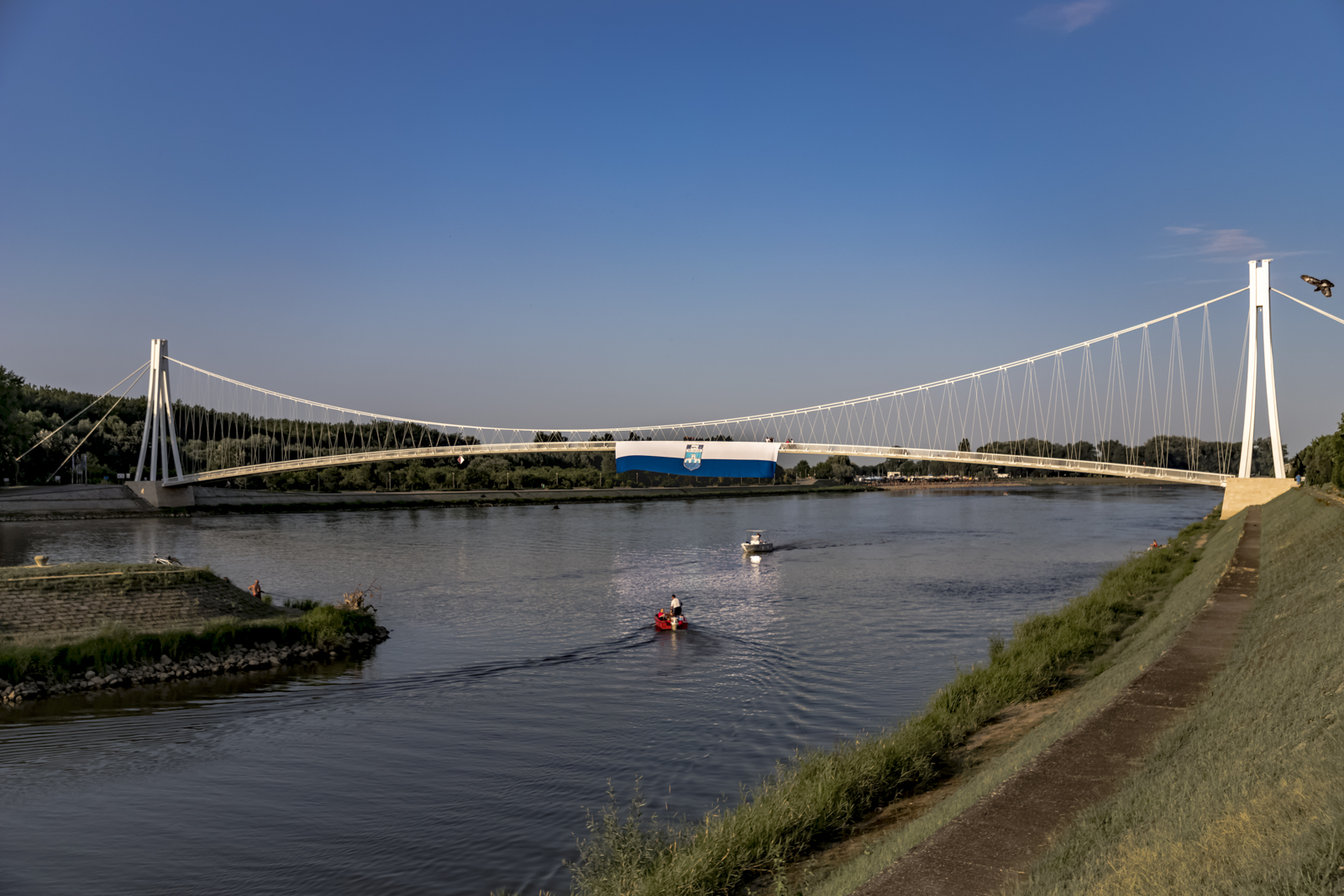 Zastava NK Osijek na mostu Zastava NK Osijek na mostu