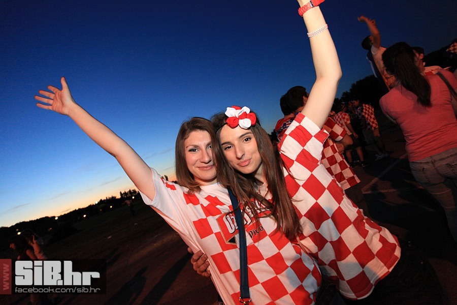 dc_party_14062012_sibhr_by_mban