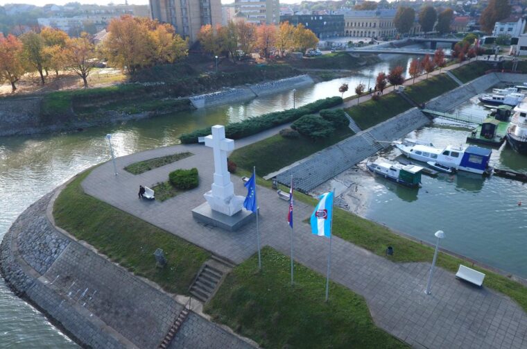 Vukovar: Spomen križ na ušću Vuke u Dunav