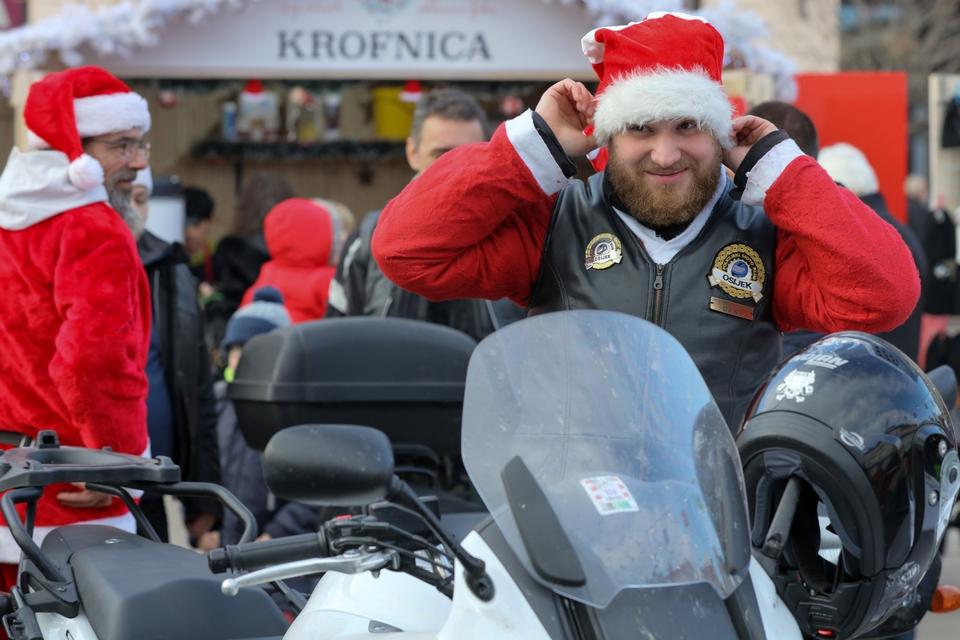 Motomrazovi i ove godine razveselili najmlađe Osječane