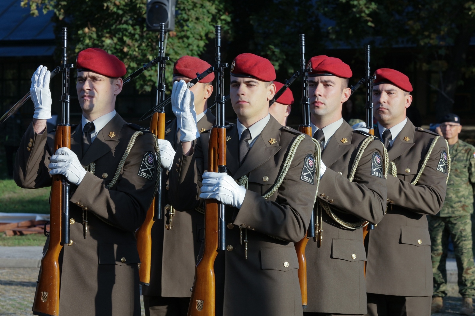 Snajperisti, tenkovi, helikopteri i oklopnjaci okupirali Pampas