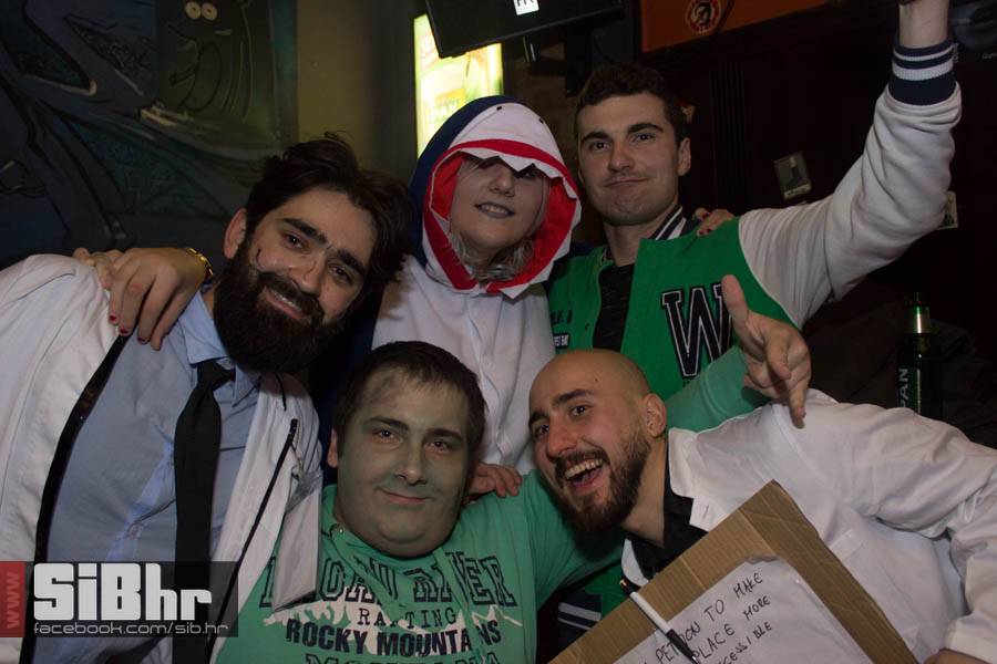 exit_halloween_20