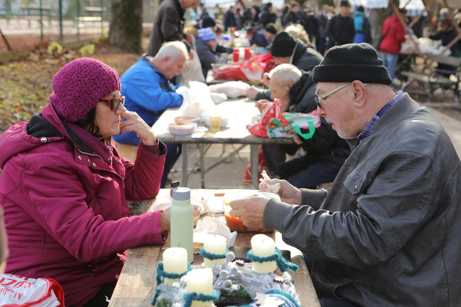 Blagdanska podjela fiša u Perivoj kralja Tomislava Blagdanska podjela fiša u Perivoj kralja Tomislava