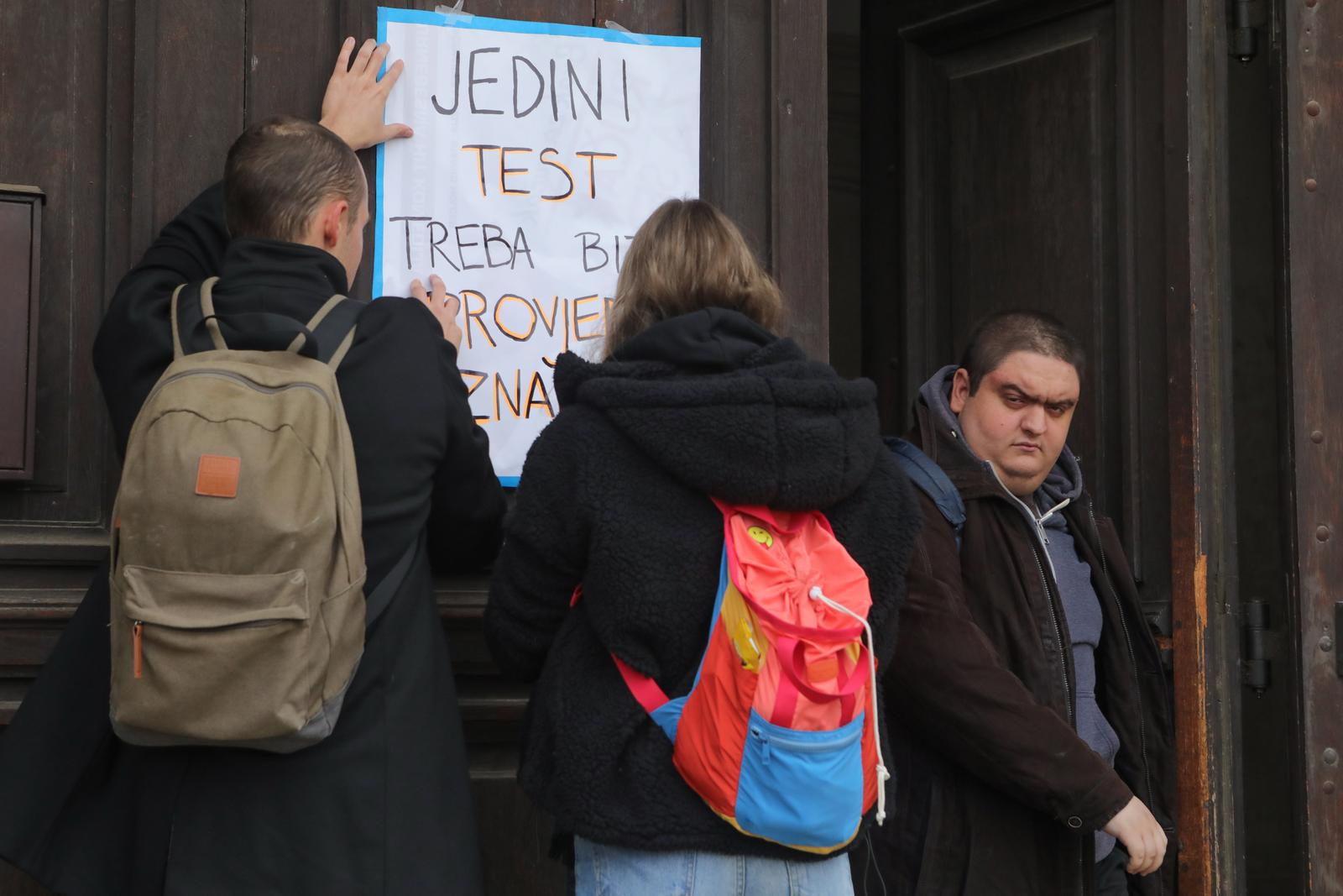Osječki studenti prosvjedovali protiv obaveznih Covid potvrda na fakultetima