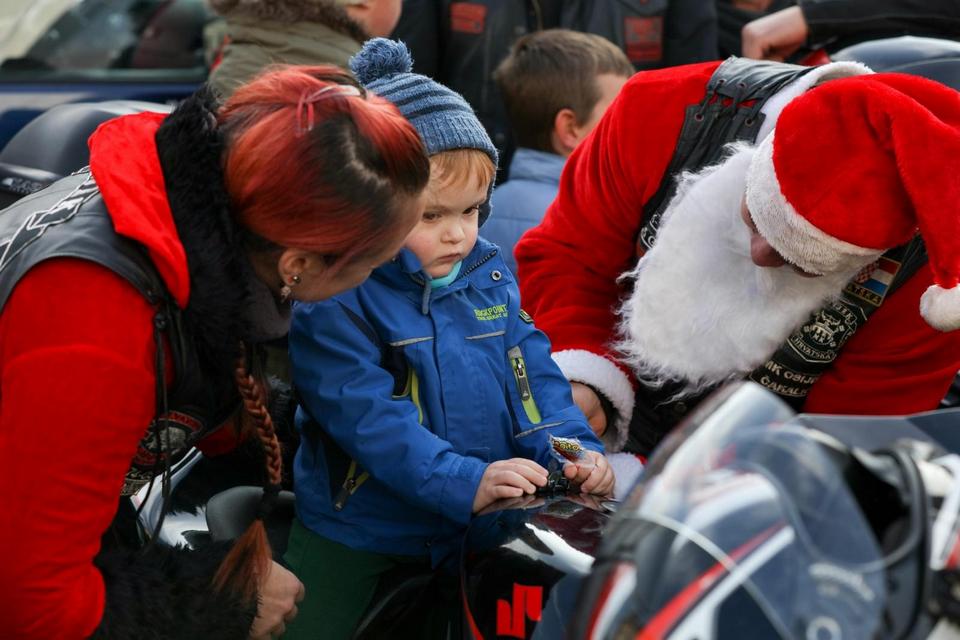 Motomrazovi i ove godine razveselili najmlađe Osječane