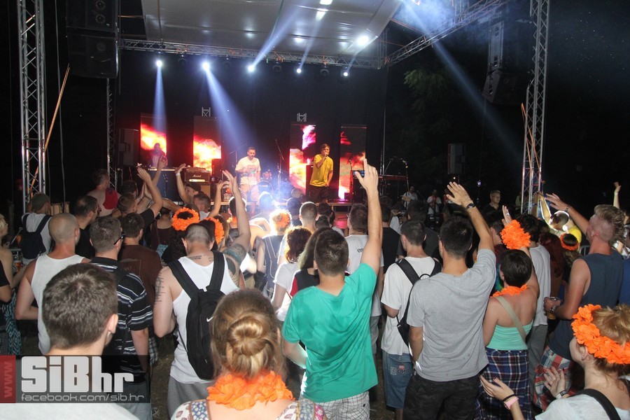 backyard_art_festival_SiBhr_21