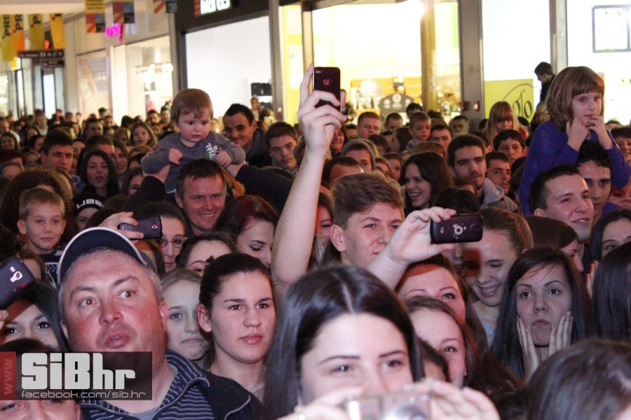 ivan_zak_avenuemall_osijek_zora