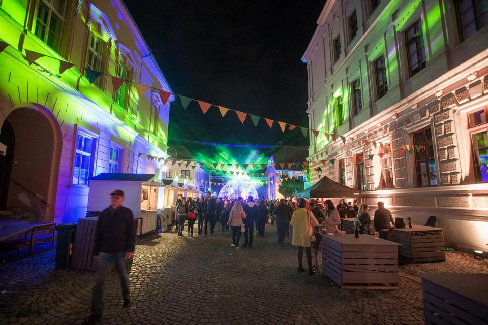 Druga večer bajkovitoh HeadOnEast festivala u Tvrđi Druga večer bajkovitoh HeadOnEast festivala u Tvrđi