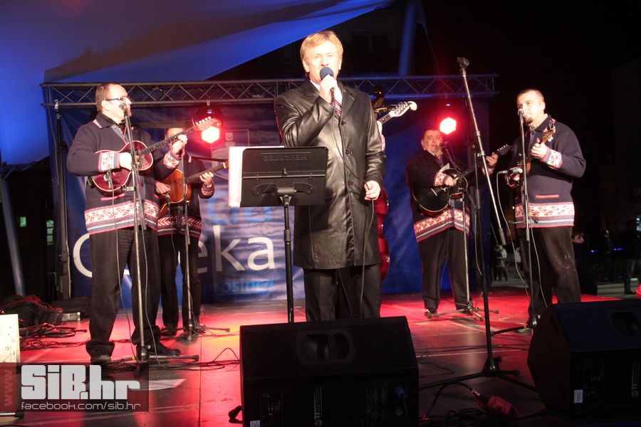 SvecanoOtvorenTrgSlobode_SiBhr_