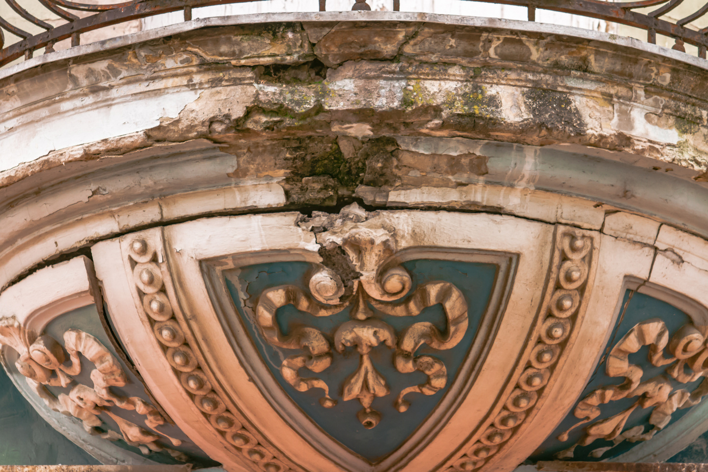 Hotel Royal i Pošta: Oronule fasade prijete prolaznicima Hotel Royal i Pošta: Oronule fasade prijete prolaznicima