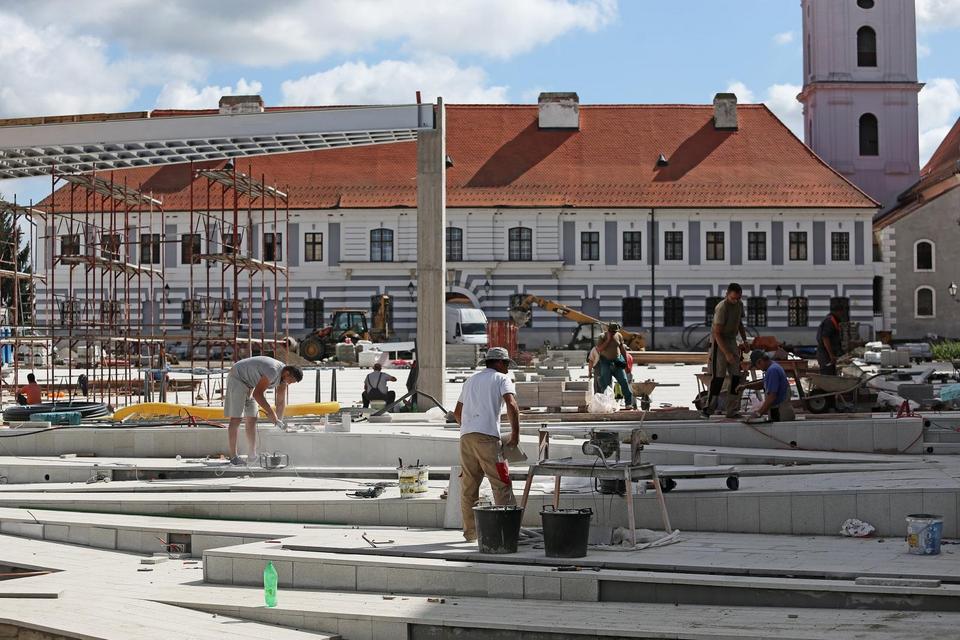 Tvrđa, Osijek – Radovi u okviru projekta “Edukativni i informativni turistički centar mladih Stara Pekara s Trgom Vatroslava Lisinskog”