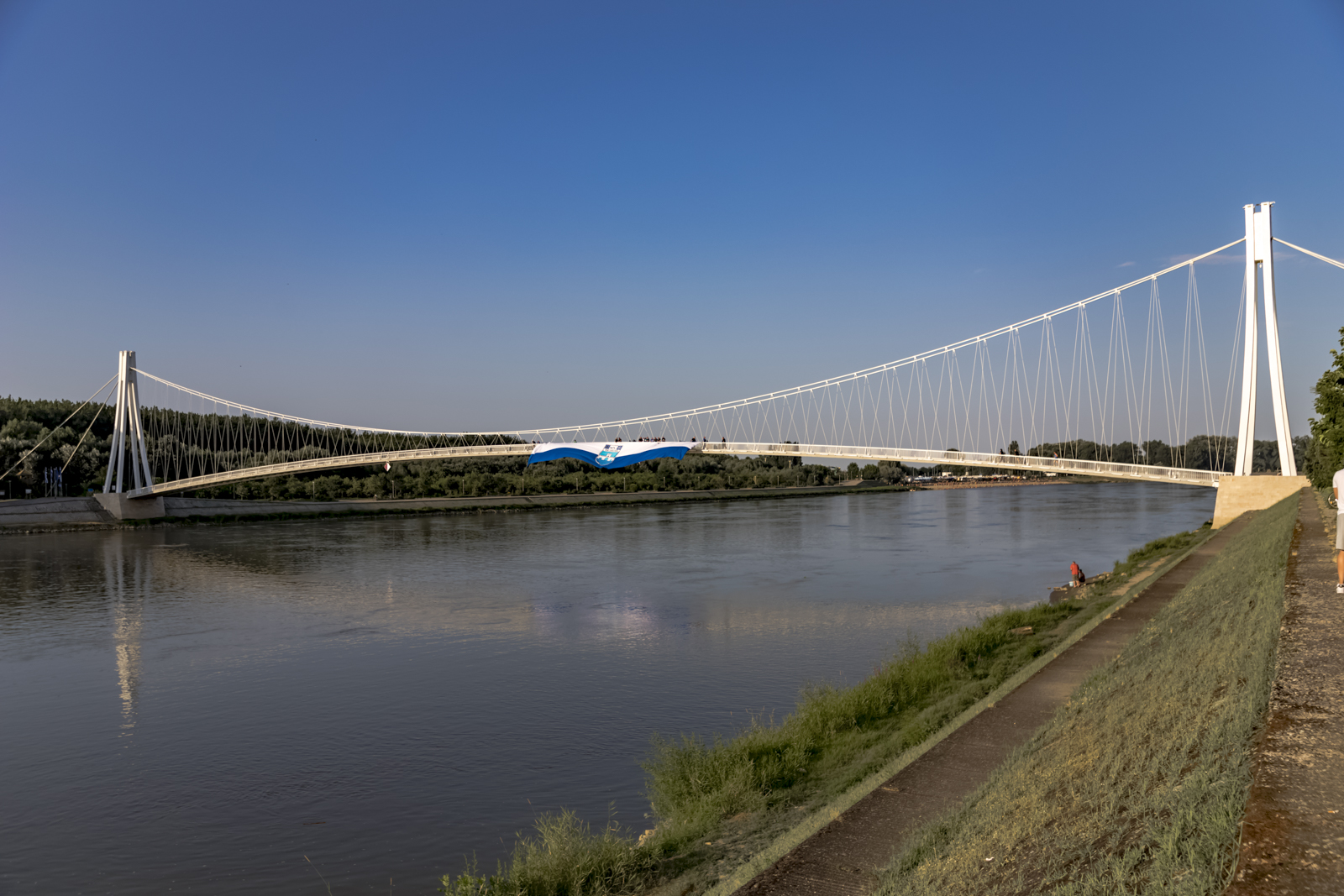 Zastava NK Osijek na mostu Zastava NK Osijek na mostu