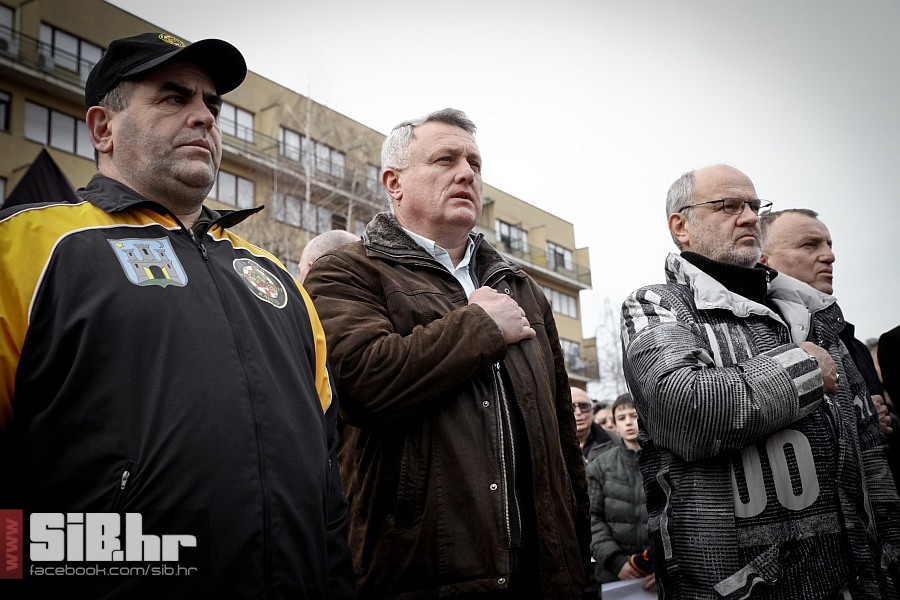 vukovar_prosvjed_protiv_cirilic